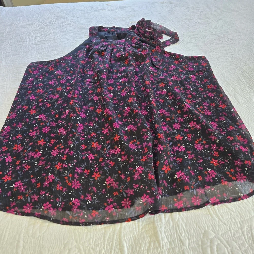NWT Torrid Crinkle Lurex Chiffon Halter Top Black Floral‎ Flowy Bow 3X 22-24 - Picture 2 of 12